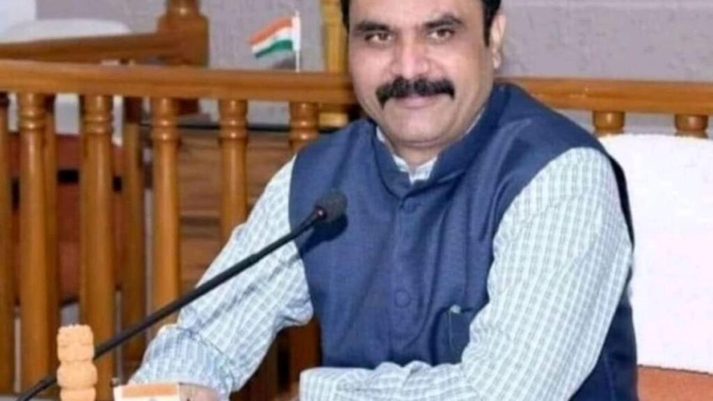 KSAT stays transfer of Raichur University Registrar Shankareppa Vanikyal