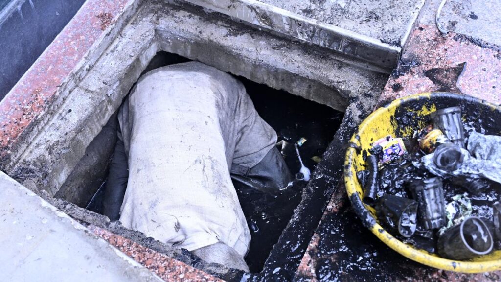 U.P. govt. to give ₹30 lakh each to families of two sanitation workers who died inhaling toxic gas