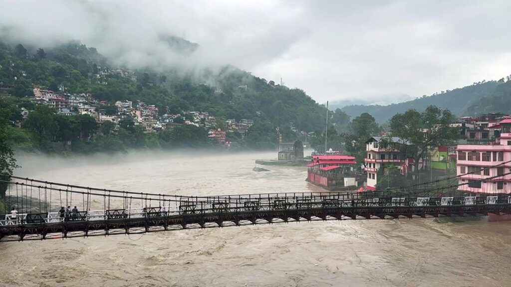 ‘Red alert’ for downpour in Himachal; Shimla-Kalka rail line shut after overnight rains