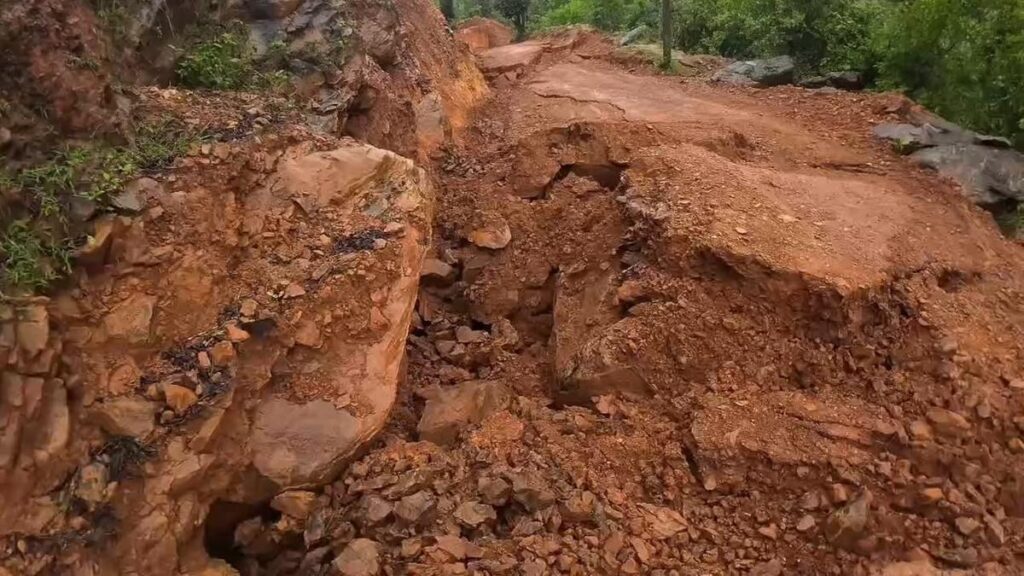 Landslip damages road in in Karnataka’s Kundagal; connectivity affected