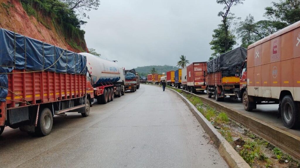 Landslips near Sakleshpur disrupt vehicular movement on Bengaluru-Mangaluru highway