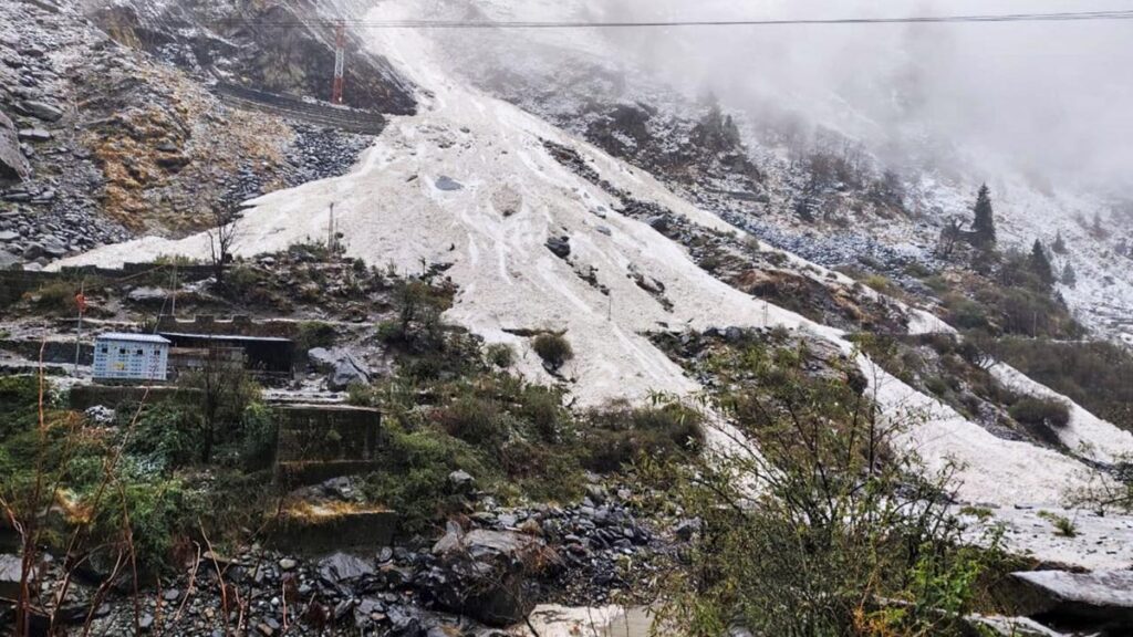 Char Dham Yatra suspended for 24 hours amid heavy rain alert in Uttarakhand
