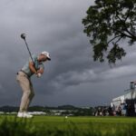 Burns running hot with one-stroke lead