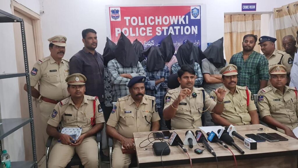 Four held in Tolichowki for dacoity, cash and phones recovered