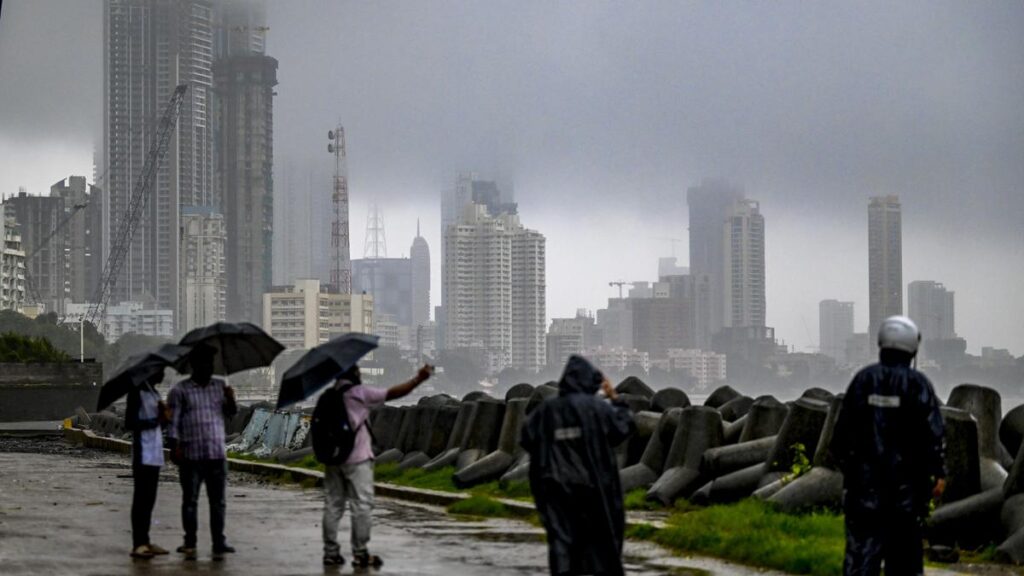 IMD predicts heavy rainfall in Mumbai, suburbs; red alert issued for Palghar