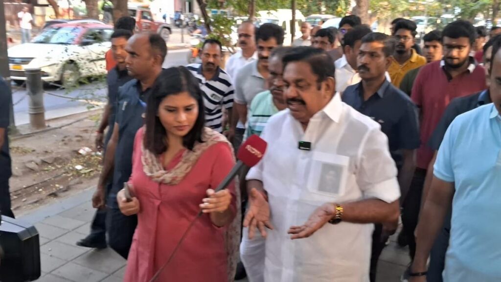 Palaniswami undertakes hour-long morning stroll interspersed with tetea-tete with co-walkers at Race Course 