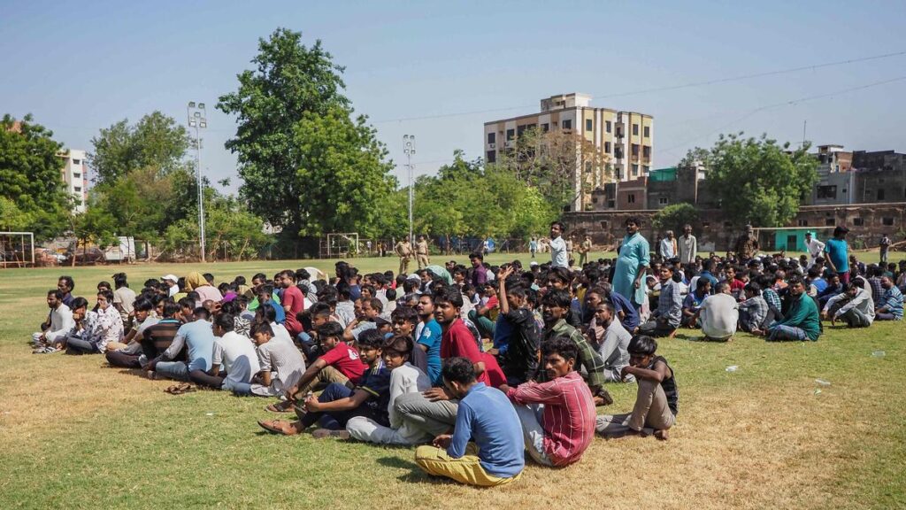 Stop unlawful deportation of Bengali Muslims, Human Rights Watch tells govt.