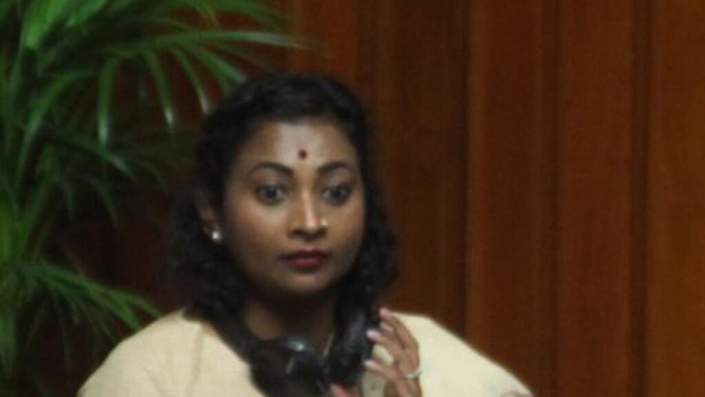 Congress MLA Nayana Motamma shares dais with Pramod Mutalik, speech in Mudigere goes viral