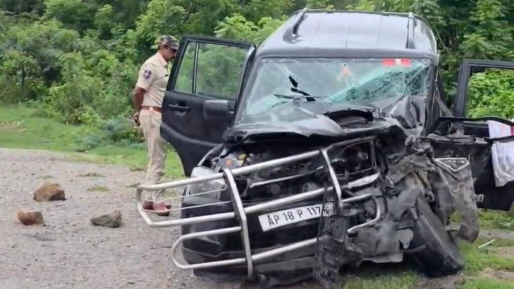 Two Andhra Pradesh police officers killed in road crash