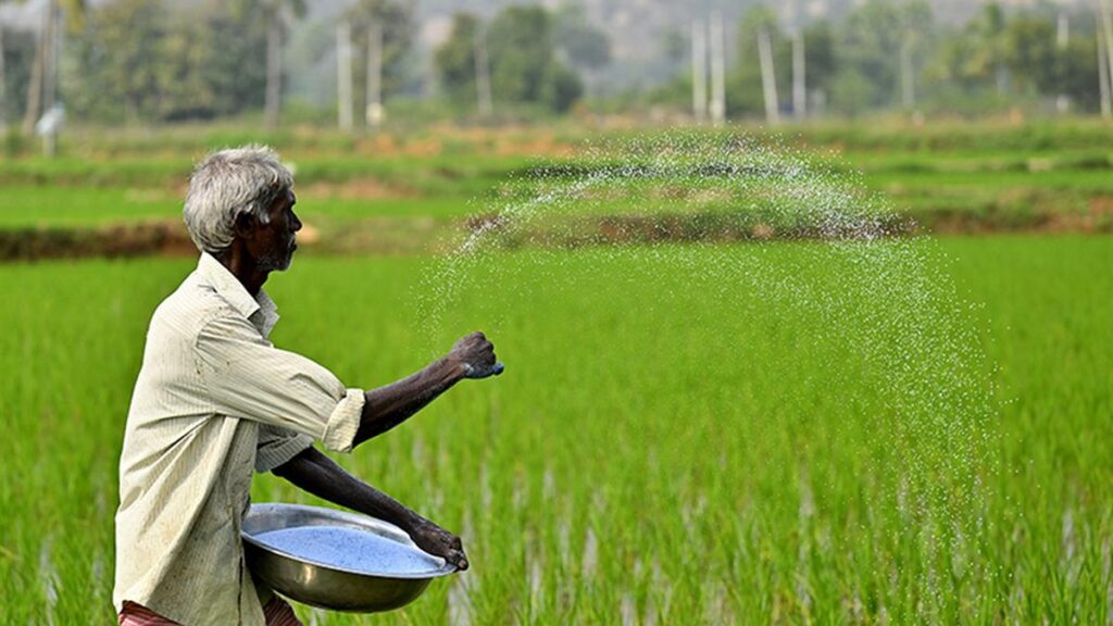 Extend necessary credit to farmers: Agriculture Minister  