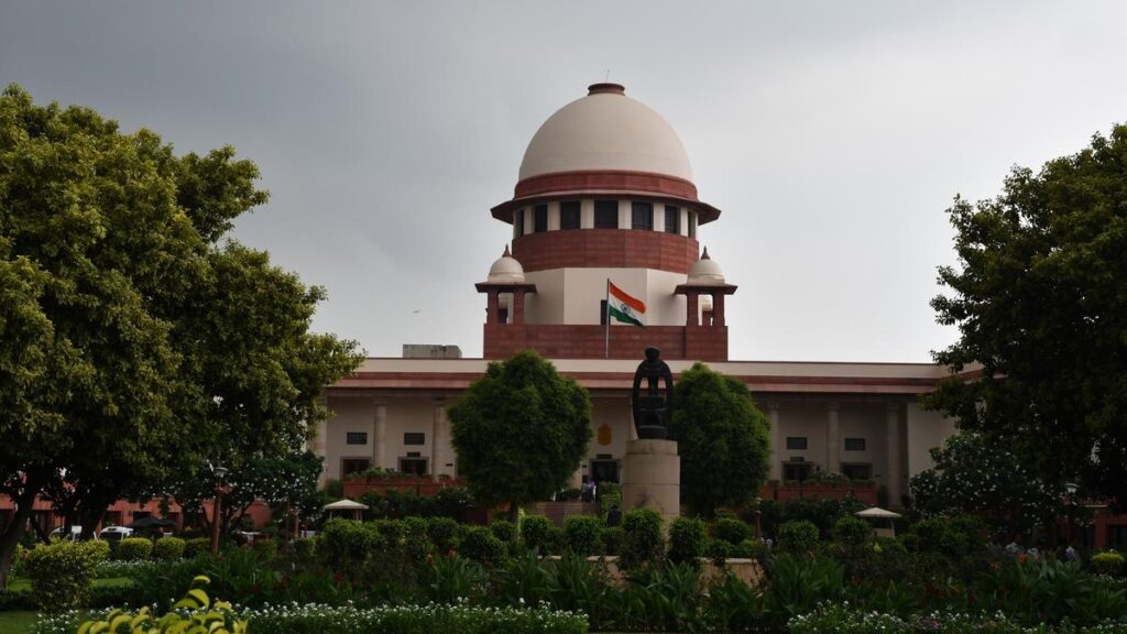 Supreme Court extends stay on summons to Rahul Gandhi in Savarkar case 