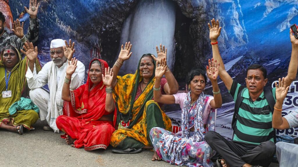 Amarnath Yatra in J&K resumes after day-long suspension