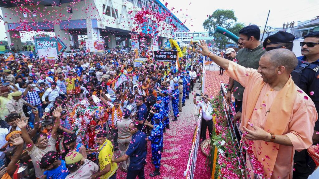People trying to defame Kanwar Yatris: Adityanath