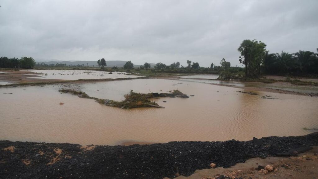 Water level rises in Godavari; officials sound alert in Agency habitations of Andhra Pradesh’s Eluru district
