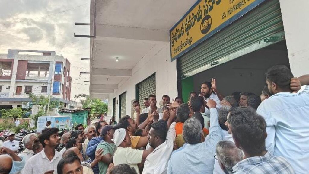 KTR faults govt. for not providing timely supply of inputs to ryots