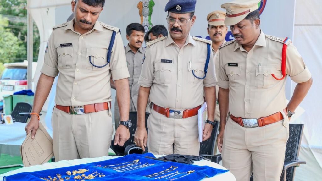 Police arrest man for house break-ins in Srikalahasti, recover items worth ₹27 lakh