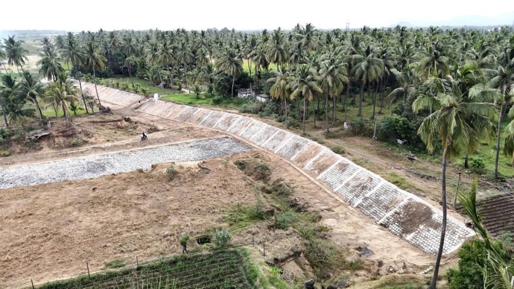 Minister Duraimurugan inaugurates built at a cost of ₹24.82 crore dyke across Palar near Katpadi